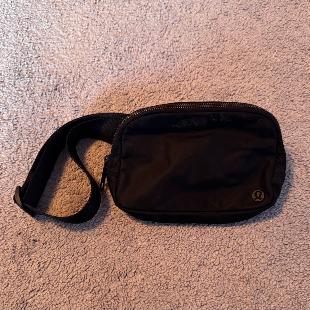 Black Lululemon Belt Bag